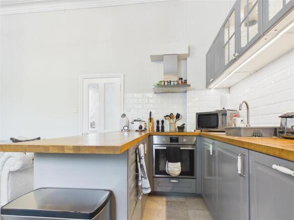 Kitchen 2.jpg