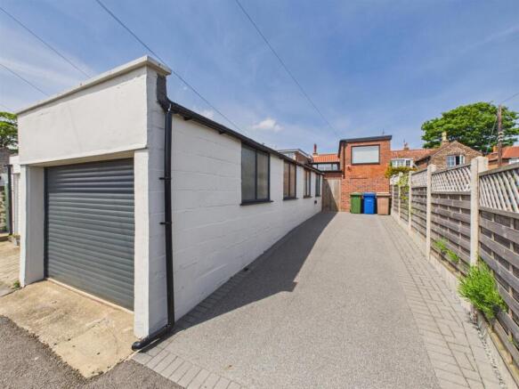 4 bed Cottage for sale Image 11