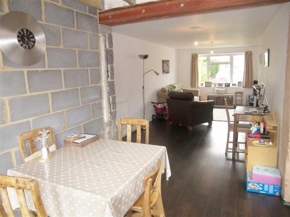 SITTING/DINING ROOM
