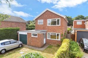 74, Hunters Way, Uckfield TN22 2BB