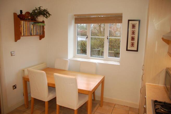 KITCHEN/DINING ROOM
