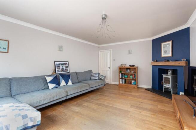 5 bed Detached for sale Image 11