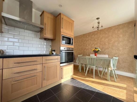 3 bed Semi-Detached for sale Image 8