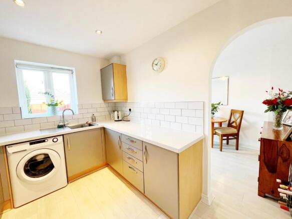 Kitchen pic 2.jpg
