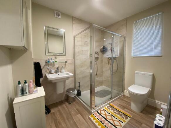 6 bed House for sale Image 7