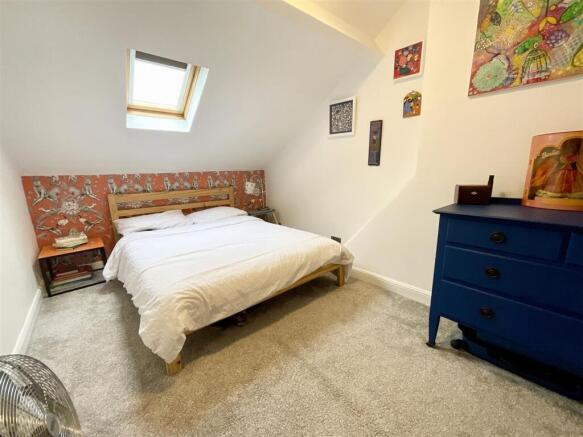 4 bed Terraced to rent Image 9