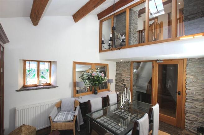 Dining Room/Gallery