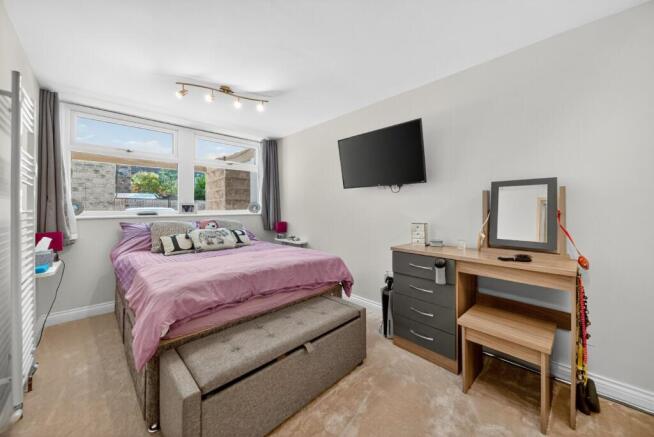 3 bed Terraced for sale Image 5