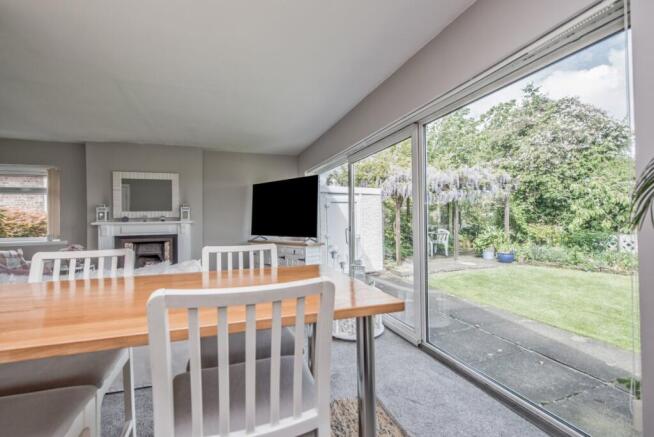 4 bed Bungalow for sale Image 8