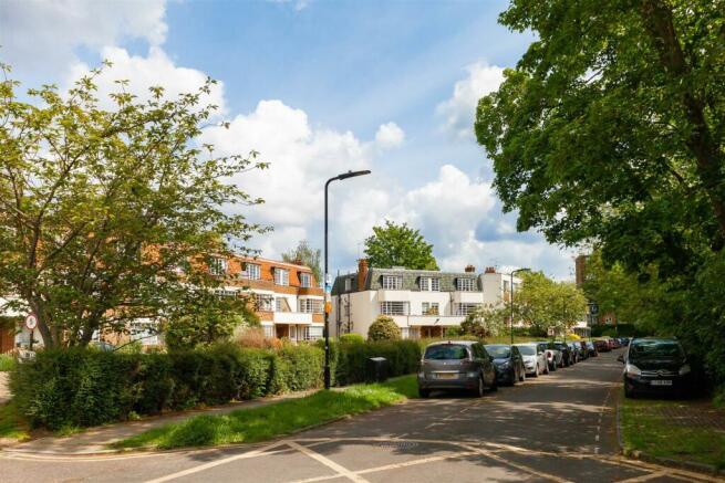 Clissold Court (24).jpg