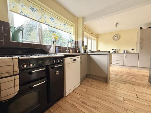 Spinney Avenue, Countesthorpe, Leicester photo 4