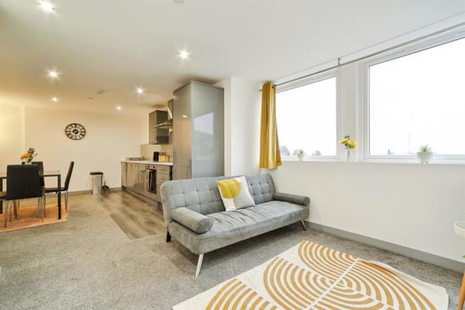 1 bed Apartment to rent Image 2