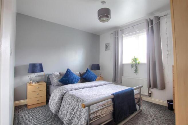 4 bed House for sale Image 12