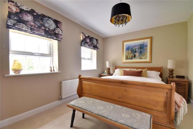 4 bed Detached for sale Image 12