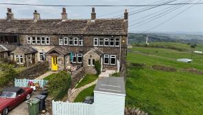 6, Camp Hill, Scammonden, Huddersfield HD3 3FR