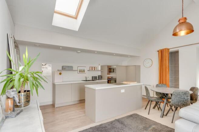 KITCHEN,DINER AND LOUNGE