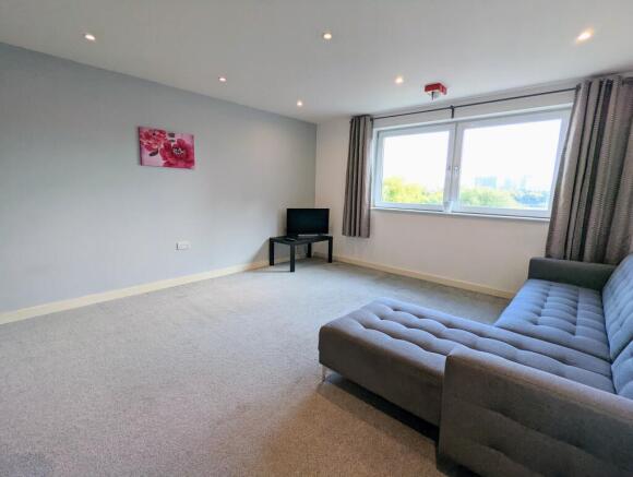 2 Lounge photo 2