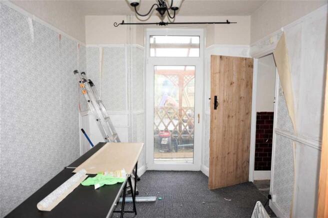 DINING ROOM :