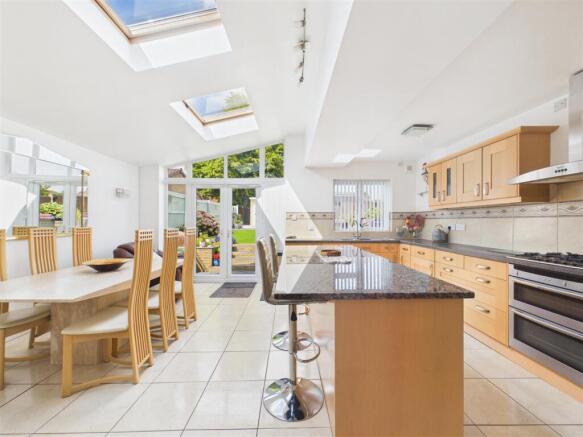 Kitchen/ Dining