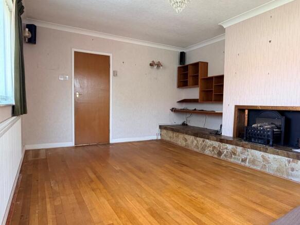 4 bed Detached Bungalow for sale Image 4