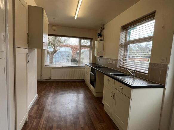 Sherwood, Upland Close, Horncastle photo 4