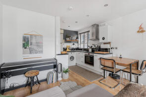 Flat 3, 92, Ferme Park Road, Hornsey, London N8 9SD