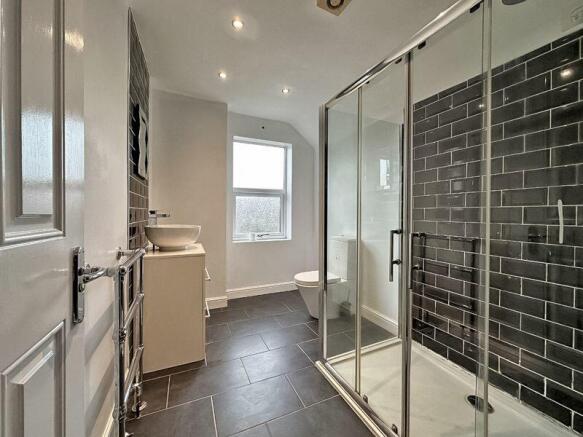 FIRST FLOOR SHOWER ROOM