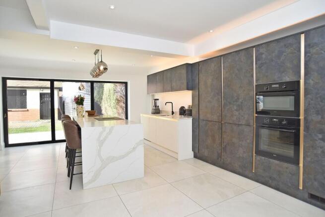 4 bed Semi-Detached for sale Image 5