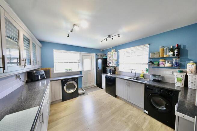 3 bed Terraced for sale Image 6