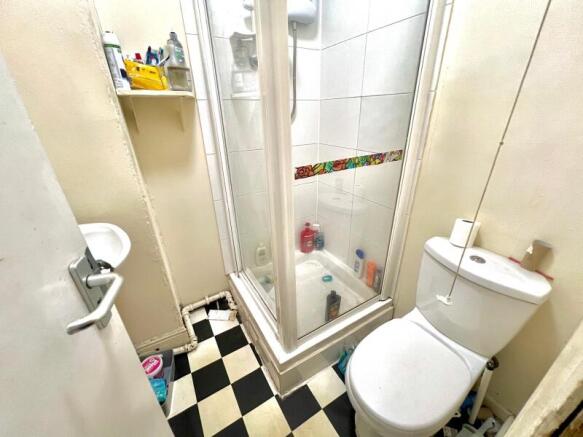 4 bed Terraced to rent Image 8