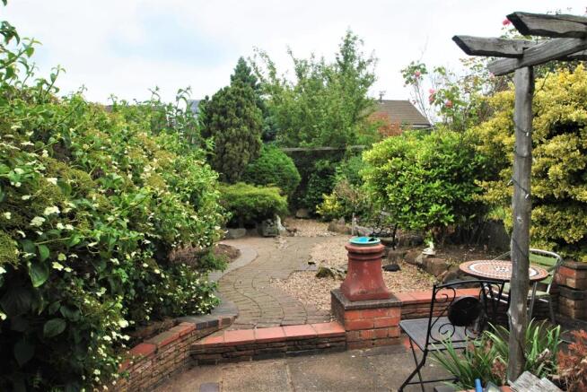 REAR GARDEN1.jpg