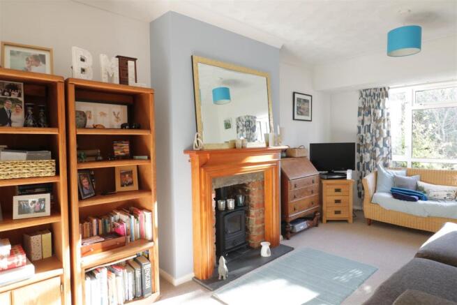 LIVING ROOM 2.JPG