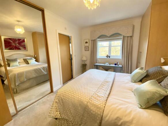 2 bed Apartment for sale Image 11