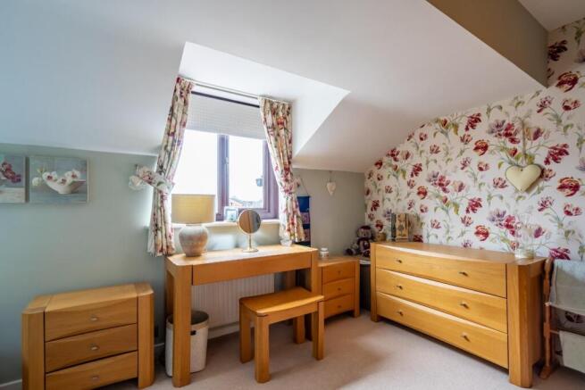 4 bed Semi-Detached for sale Image 9