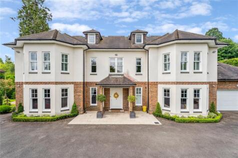 7 bedroom detached house for sale in Stratton Chase Drive