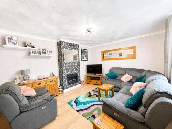 Rayleigh Road, Hutton, Brentwood photo 4