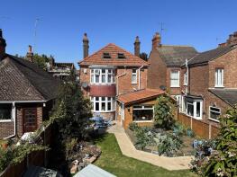 25, Clifton Road, Dunstable LU6 1LT