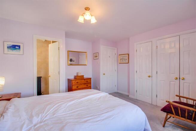 4 bed Detached for sale Image 8
