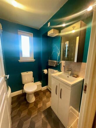 156 St Andrews Road Bathroom1.jpg