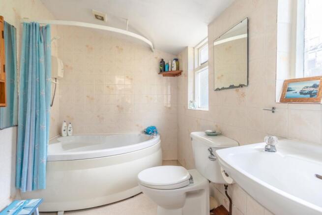 bathroom n