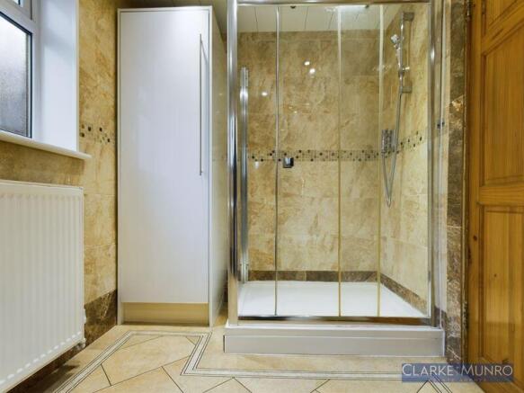 5 bed Semi-Detached for sale Image 11