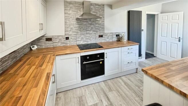 3 bed Semi-Detached to rent Image 9