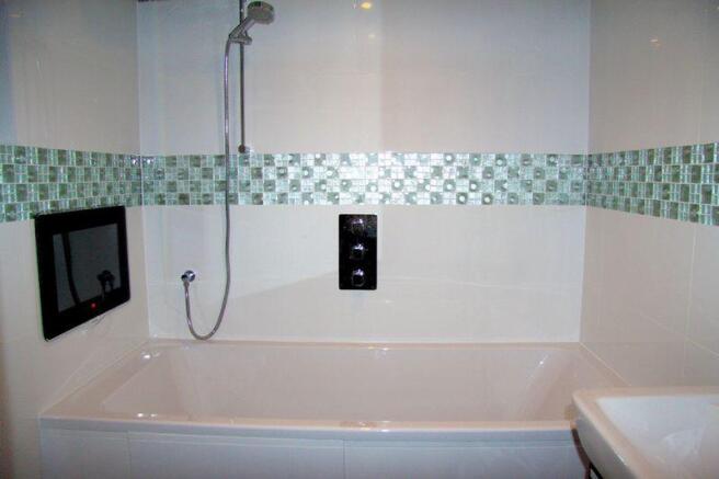 Bedroom 3 ensuite