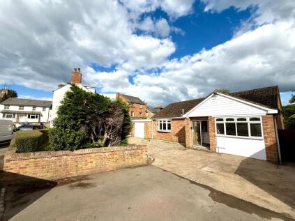 Bradden Road, Greens Norton, Towcester, NN12