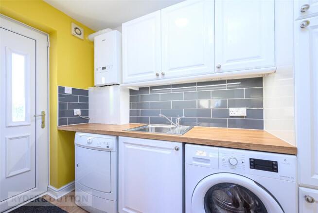 5 bed Detached for sale Image 9