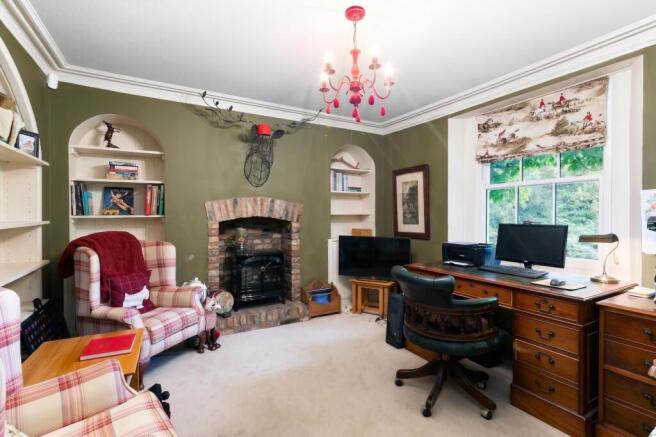6 bed Detached for sale Image 10