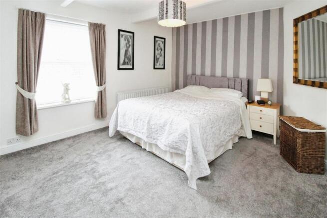 3 bed Terraced for sale Image 6