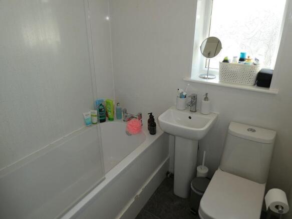 2 bed Terraced to rent Image 10