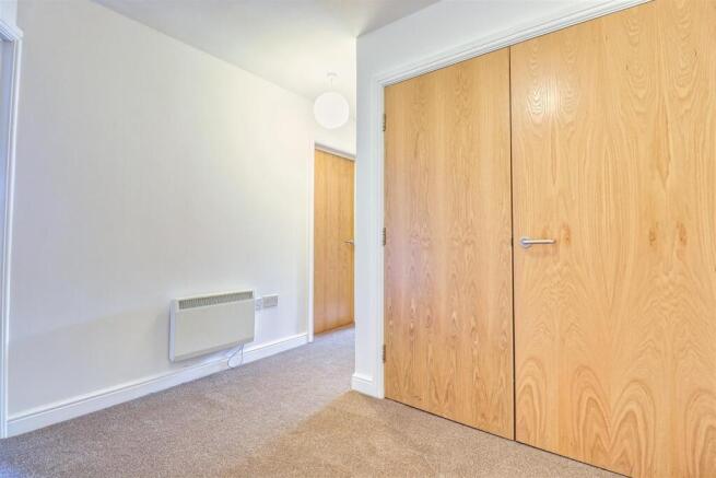 2 bed Flat to rent Image 9
