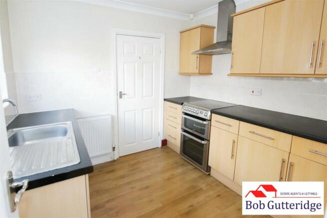 FITTED KITCHEN